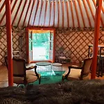 Du Bois Des Perruches Holiday home *