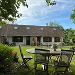 Du Bois Des Perruches Holiday home *