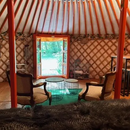Du Bois Des Perruches Holiday home *
