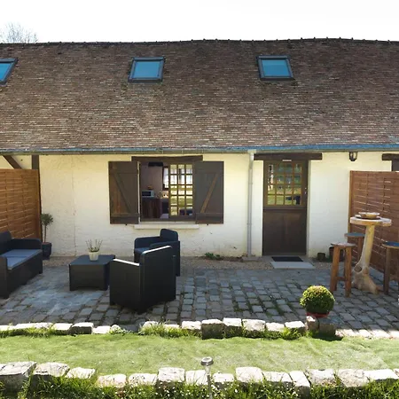 Du Bois Des Perruches Holiday home *